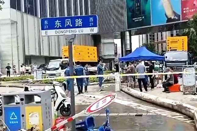 哈尔滨孟勇建筑施工管理有限公司排涝突击队在排涝现场